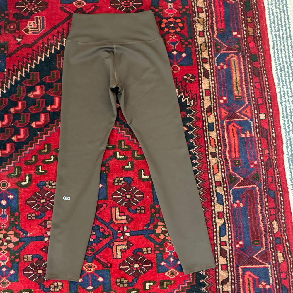 Alo 7/8 High-Waist Airlift Leggings in Espresso - Picture 5 of 9